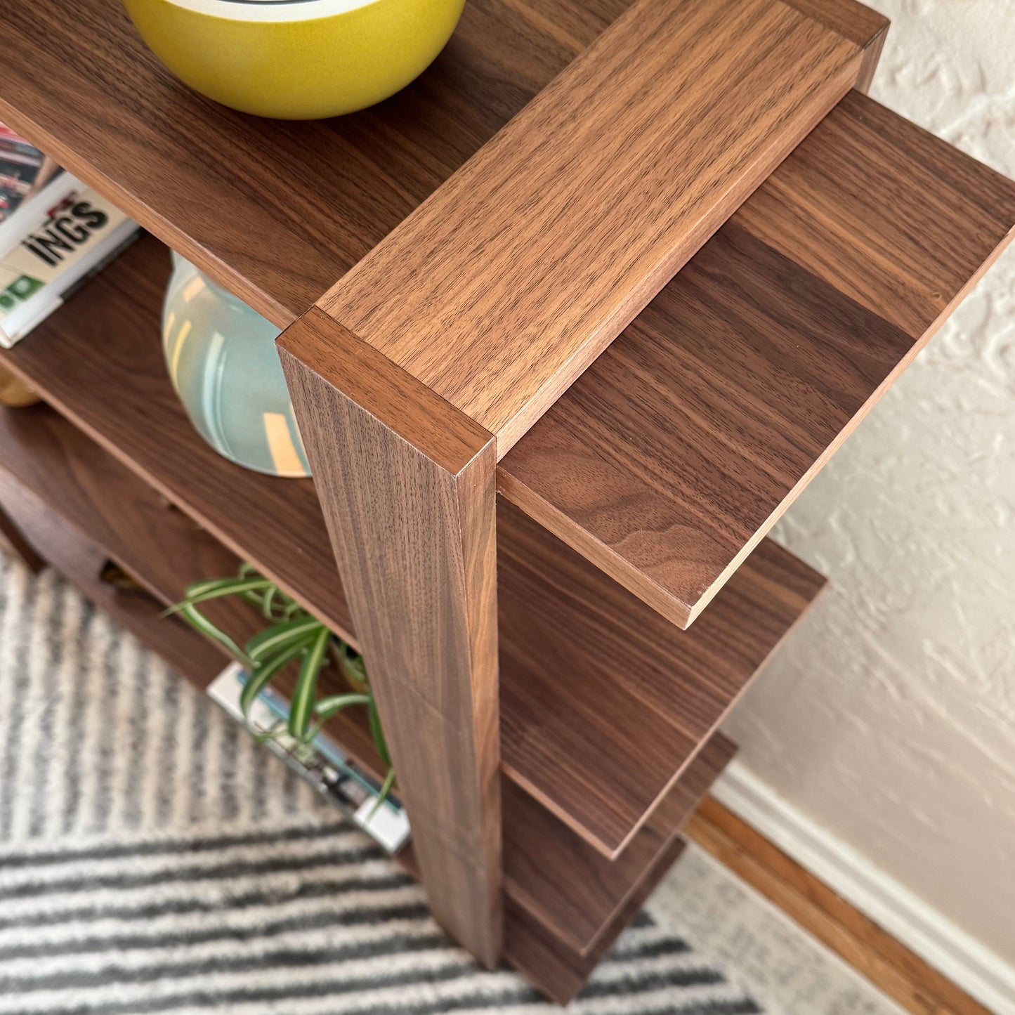 Loop Shelf